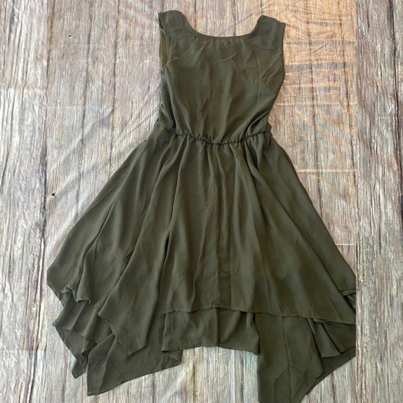 New Women’s Juniors Small Olive Green Shark Bite Hem Dress - Picture 4 of 5